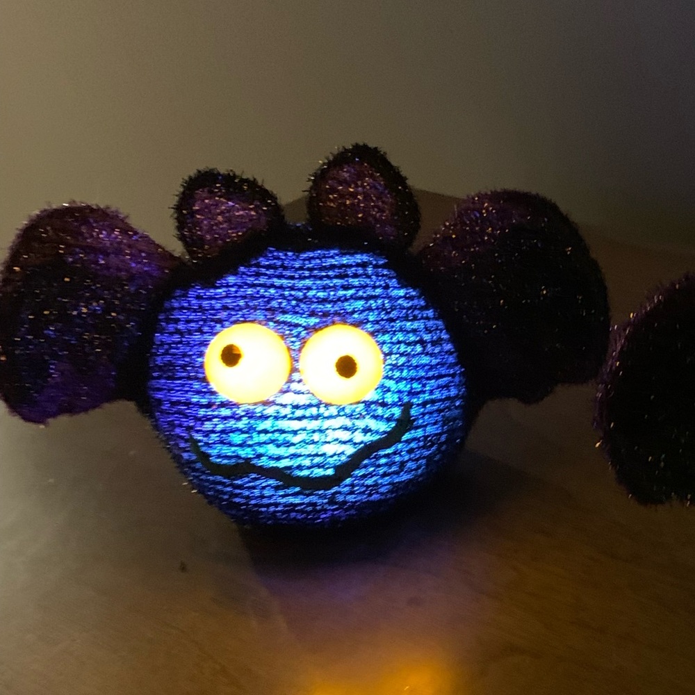 Halloween Light Up Bat, Like New, 3 AAA batteries included